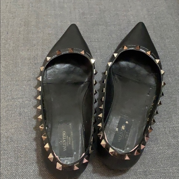 Authentic Black Valentino Rock Stud Flats 🖤 - Picture 1 of 3